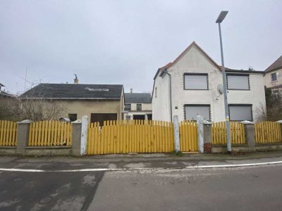 Einfamilienhaus mit separatem Haus und großem Nebengelass in Großdalzig / Zwenkau zu verkaufen