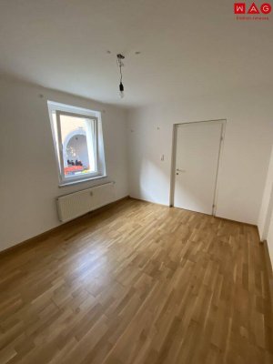 Praktische Studenten- oder Single-Wohnung zu unschlagbaren Konditionen in zentraler Lage - dennoch ruhig und gemütlich! Wohnküche und separates Schlafzimmer!