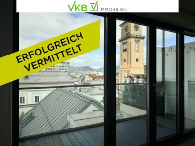 Modernes Wohnen auf zwei Ebenen: Stilvolle Wohnung mit Loggia und Dom-Panorama