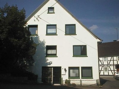 Schöne helle Wohnung im Obergeschoss