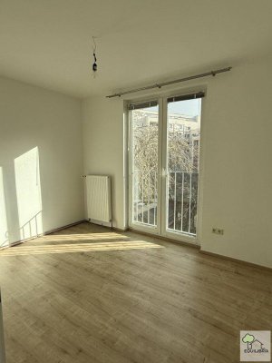 Lichtdurchflutete 4-Zimmer-Wohnung mit Aufzug und Privatstellplatz in Top-Lage