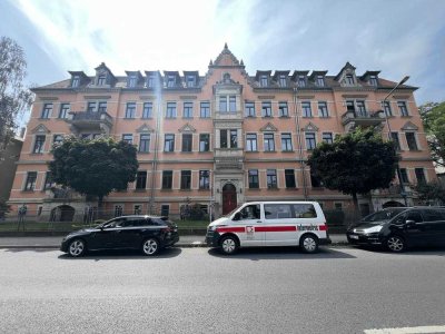 Vermieteter Altbau in ausgezeichneter Lage