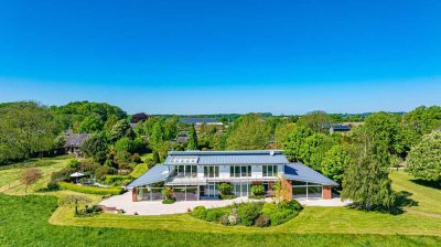 Schlei exklusiv: Elegante, barrierefreie Villa mit Panoramablick, ELW, Indoor-Pool, separatem EFH