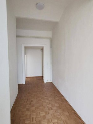 Große 3 Zimmer Wohnung - 131m² - direkt gegenüber der Universität