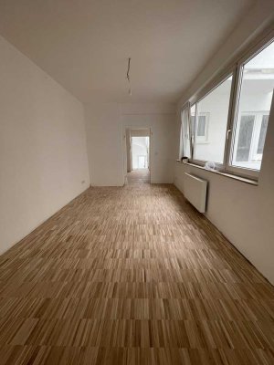 Helle 3,5-Zimmer-Wohnung 3. Stock 83 qm mit Balkon und EBK