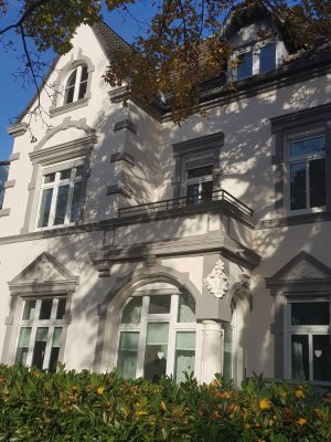 Luxuriöse 3 Zimmer Wohnung im Gründerzeithaus