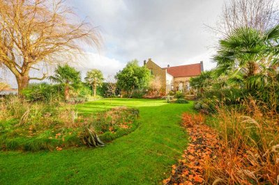 Eleganz trifft Komfort: Traumhaftes Einfamilienhaus mit 242 m² Wohnfläche und paradiesischem Garten!