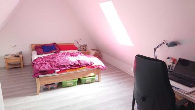 Schöne 2,5-Zimmer-Dachgeschosswohnung in Böblingen zur Miete