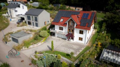 Großzügiges Zweifamilienhaus mit traumhaftem Ausblick