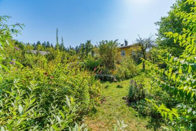 Kompaktes Sanierungshaus auf großzügigem Baugrundstück in sonniger, fußläufiger/ zentrumsnaher Lage