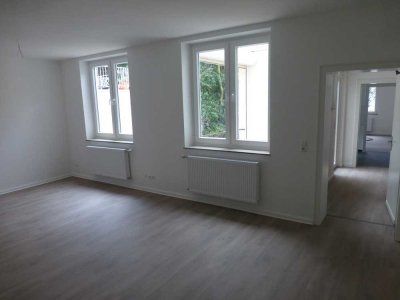 Sanierte, helle 3-Zimmer-Hochparterre-Wohnung, überdachte Terrasse und Garten in AC Zentrum