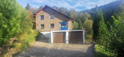 Sonniges, freistehendes 3- Familienhaus, ideal für Mehrgenerationen, Investoren, oder als Ferienhaus