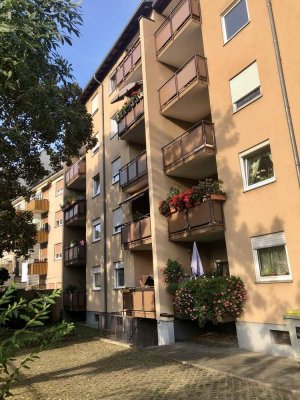 Tolle neue, renovierte 2-Zimmer-Wohnung mit Balkon+Garage in Mannheim