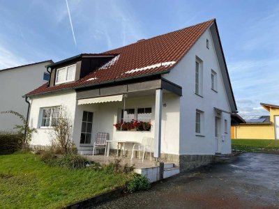 Haus in Prag-Hutthurm, ggf. mit Werkstatt / Halle inkl. PV Anlage, provisionsfrei