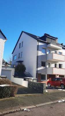 Dachgeschosswohnung im 3-Familienhaus 
600€ - 73 m² - 3.0 Zi.