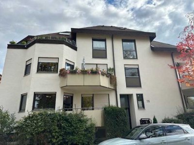 2,5 Zimmer Wohnung mit neuer EBK, neuem Bad, Terrasse und Garagenstellplatz