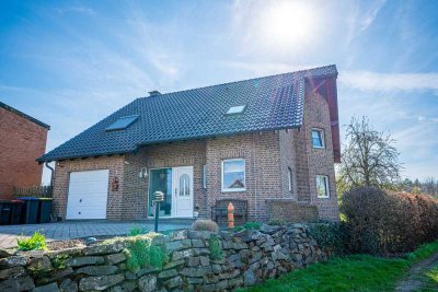 Exklusives freistehendes Einfamilienhaus mit Einliegerwohnung auf Traumgrundstück in Südlage
