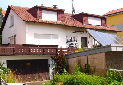 Freistehendes, sonniges Einfamilienhaus mit Doppelgarage, goßer Terrasse und Balkon in ruhiger Lage!