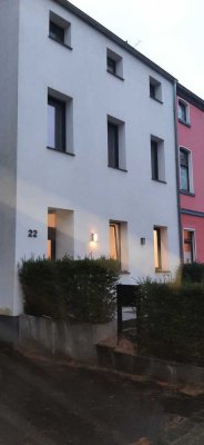 Modernisiertes Wohnhaus in DU-Neudorf mit Loggia - Wohnfläche 170 qm