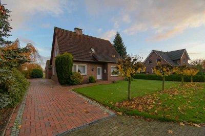 6487 - Ruheoase in bester Lage! Wohnhaus mit Blick ins Grüne und Nebengebäude