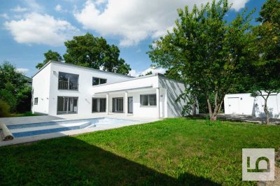 Traumhaft schöne, moderne Villa mit Pool, ca. 260 qm Wfl., 7 ZKB, 2 Gar., IN-beste Lage Westviertel