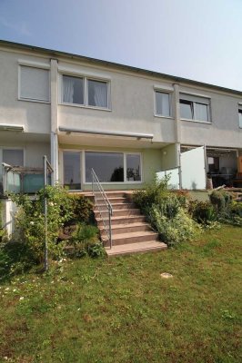 Reihenhaus mit traumhafter Aussicht in ruhiger Wohnlage, direkt am Waldrand -  Blaustein