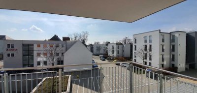 ... Neuwertige 3-Zimmer-Wohnung mit Südbalkon und Bergblick  in zentraler Lage und EBK...