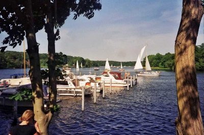 Direkt am Wasser: schöne, geräumige 2-Zimmer Wohnung in Potsdam, Neu Fahrland