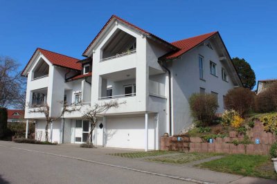 sofort sonnige, modernis.3-Zi-DG Whn. Balkon, Aussichtsl., neuw. EBK, Garage 2 Stellpl.,Hobbyraum