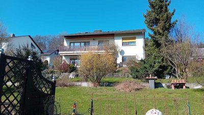 Geräumiges Einfamilienhaus mit schönem Grundstück und Weitblick