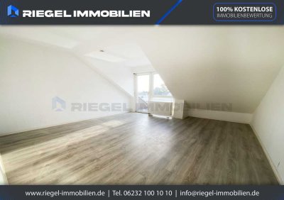 Sie hier? Wir auch! Gepflegte 3-Zimmer-Dachgeschosswohnung im 7 Familienhaus