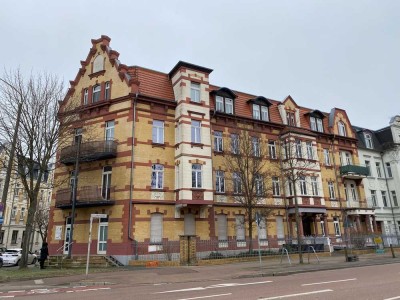 Große 2-Zimmer-Wohnung im Altbau