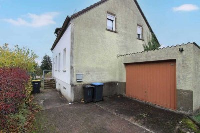 Renovierungsbedürftiges Einfamilienhaus mit Garten und einer Garage sucht Handwerker