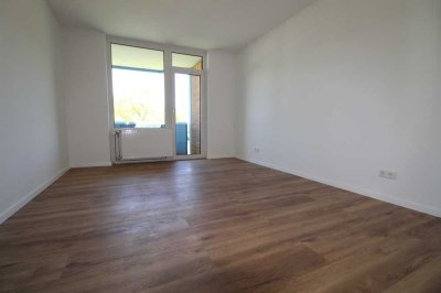 Nachmieter gesucht! Gut geschnittene Wohnung mit zwei Balkonen und Einbauküche.