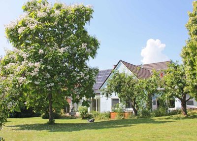 Großzügiges Einfamilienhaus mit traumhaftem Garten, neu renoviert!