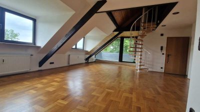 Ideale Single- / Pärchenwohnung auf 2 Ebenen mit Balkon in zentraler gesuchter Lage von MG