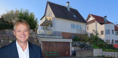 Freistehendes Einfamilienhaus mit großem Grundstück und Doppelgarage