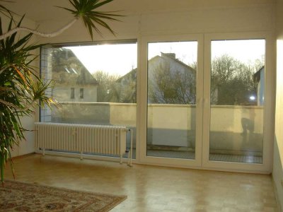 Großzügige,helle 3-Zimmer Whg. mit Balkon in ruhiger Lage , Waldnähe