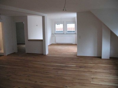 Stilvolle, helle 4-Zimmer-DG-Wohnung mit gehobener Innenausstattung u Loggia mit Blick ins Mühlbacht