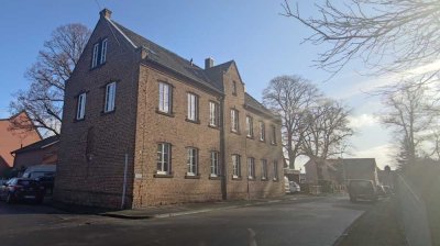 Dachgeschosswohnung in der alten Dorfschule in Bornheim-Sechtem