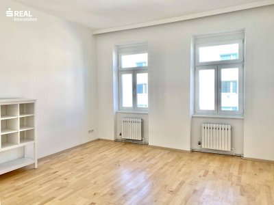 WUNDERSCHÖNE 2 ZIMMER WOHNUNG - WG GEEIGNET - FRISCH RENOVIERT