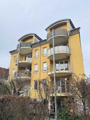 Tolle Gelegenheit- frei werdende, helle 2-Zimmer-Wohnung mit Balkon, in Freiburg-Zähringen