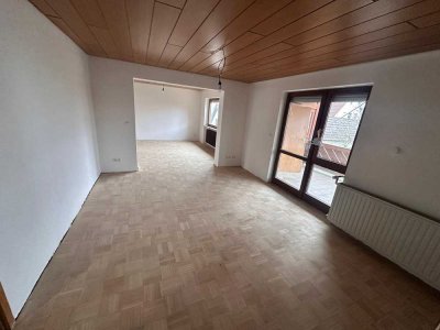 Erstbezug nach Sanierung mit Balkon: Geschmackvolle 4-Zimmer-Erdgeschosswohnung in Nattheim