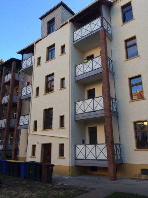 EBK, Balkon, zentrale Lage, PKW-Stellplatz im Innenhof, sanierte Wohnung: Hier passt Alles!