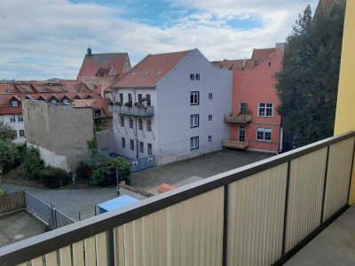 Erstbezug nach Sanierung mit Balkon: Ansprechende 2-Raum-Dachgeschosswohnung in Meißen