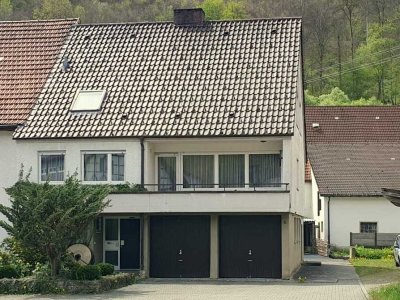 Geräumiges Haus mit großem Grundstück und Lagerflächen direkt an der Schmiech