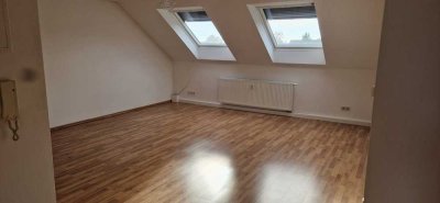 Lichtdurchflutete 1,5-Raum-Wohnung in Mannheim Schönau