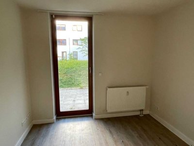 KLEINE SINGLE-WOHNUNG IN GEFRAGTER LAGE MIT PANTRYKÜCHE IM ERDGESCHOSS UND TERRASSE!