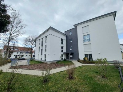 Zentral und modern:  3 Zimmer EG Wohnung mit Terrasse, Carport und Kellerabteil