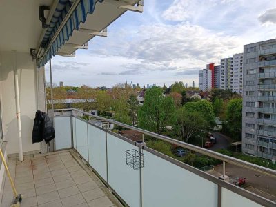 ***Skyline Blick Kapital Anlage*** Kompakt 2 Zi. Wohnung mit EBK und West-Balkon